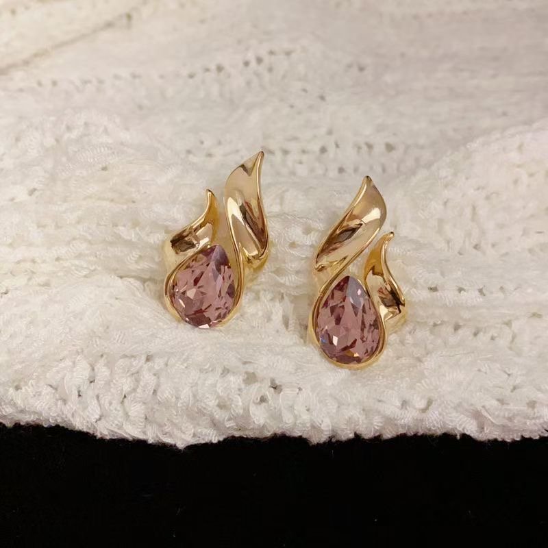 Minimalist fashion earrings