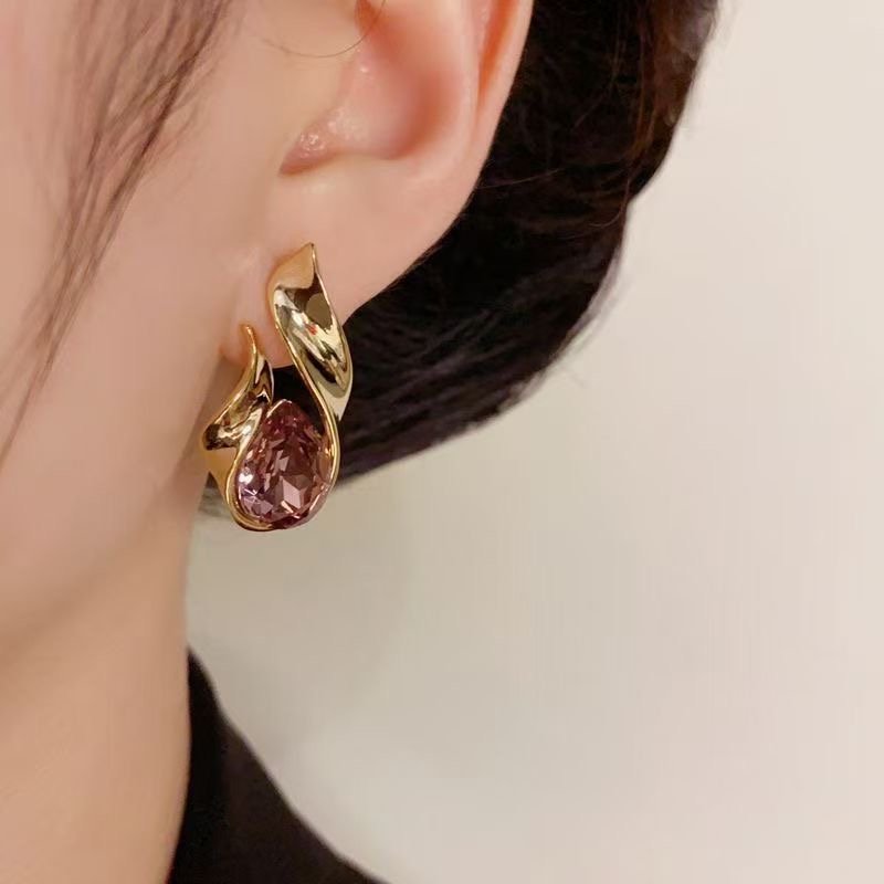 Minimalist fashion earrings
