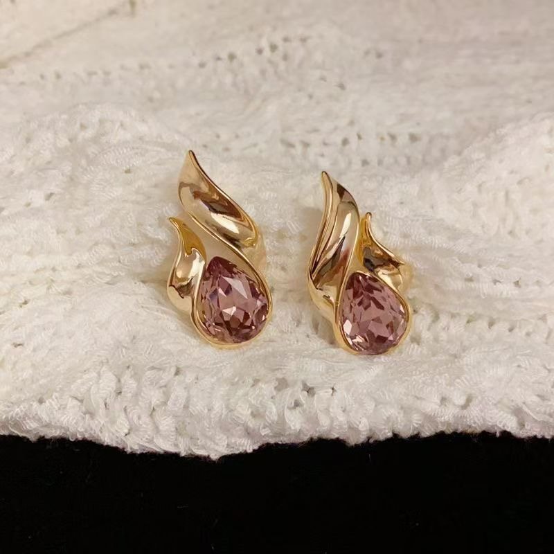 Minimalist fashion earrings