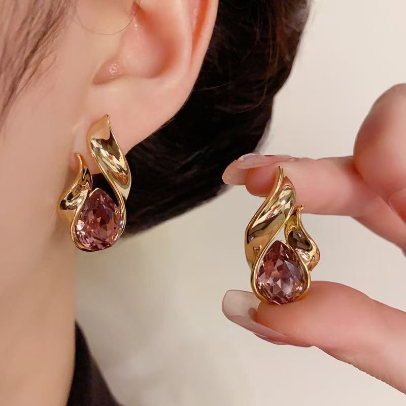 Minimalist fashion earrings