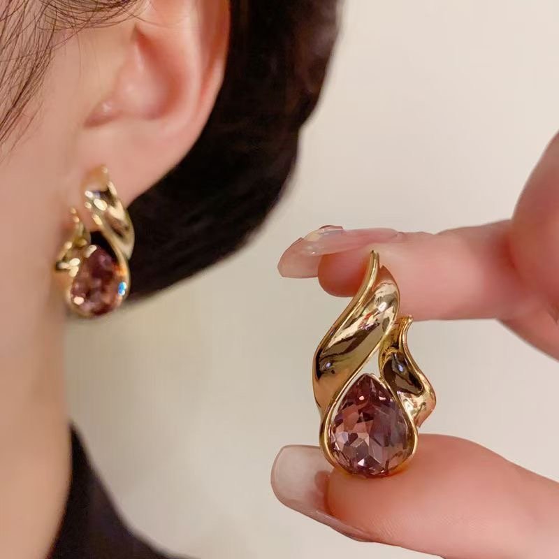 Minimalist fashion earrings