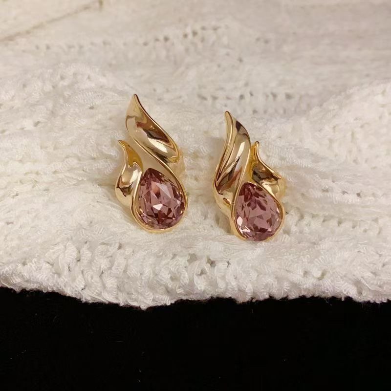Minimalist fashion earrings