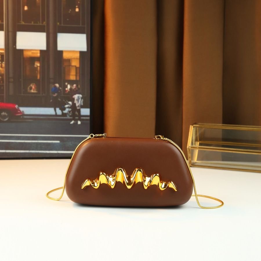 Wave Detail Chain Clutch
