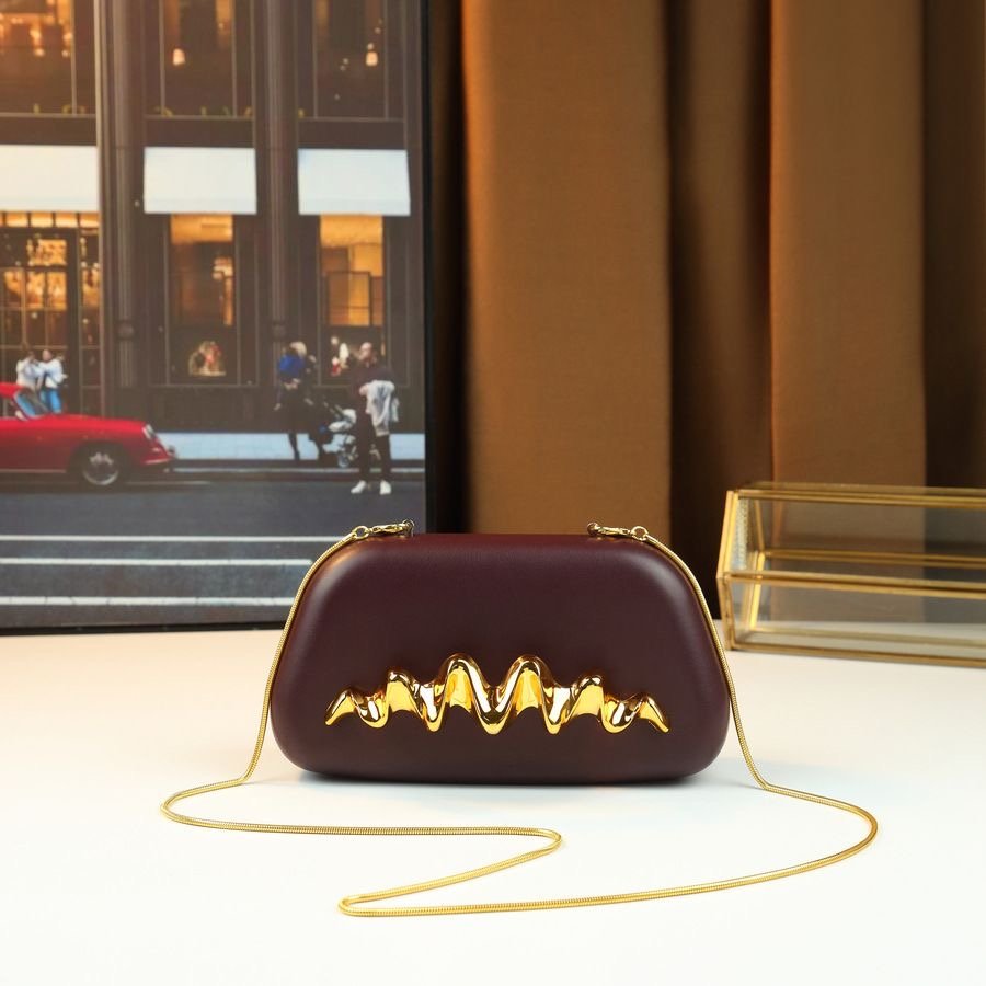 Wave Detail Chain Clutch