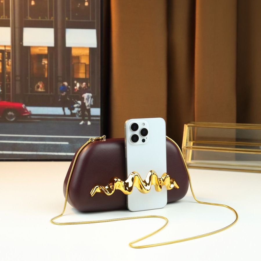 Wave Detail Chain Clutch