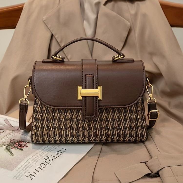 Small fashion handbag.