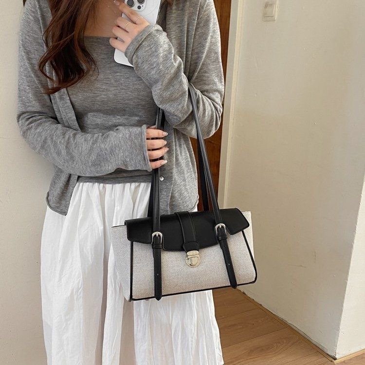 Chic ladies handbag