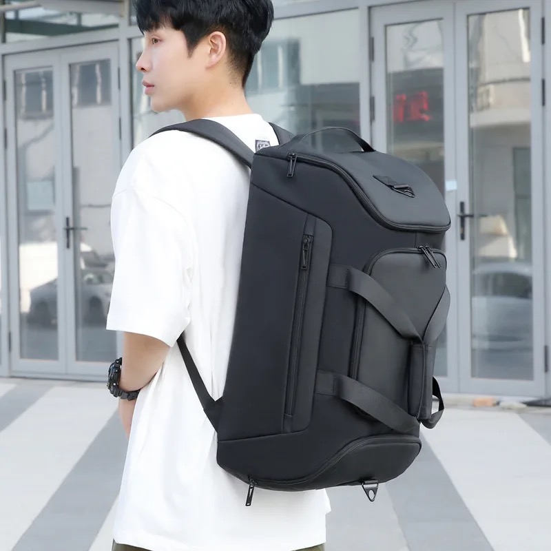 Large capacity gym bag