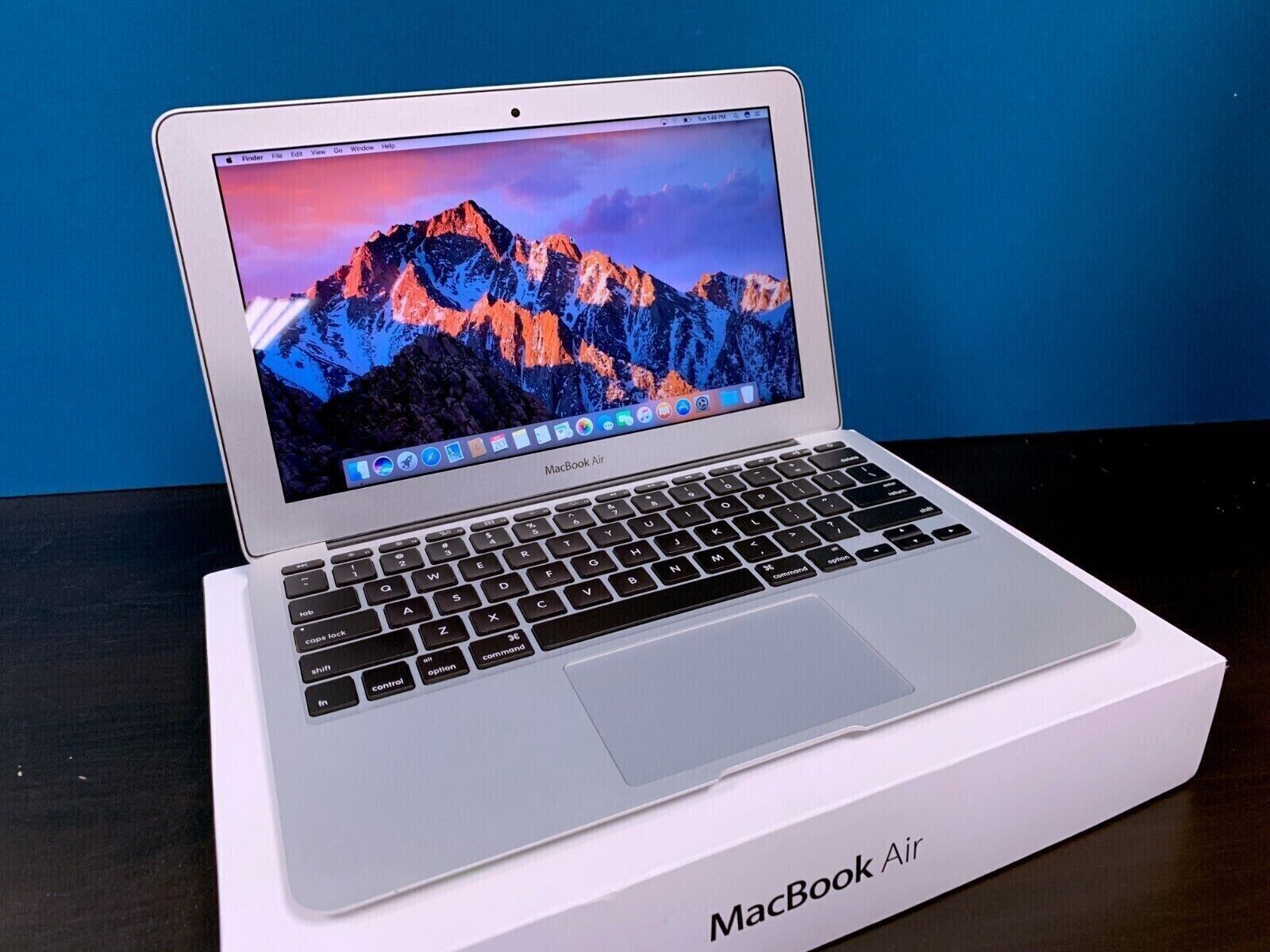 MACBOOK AIR LAPTOP 11