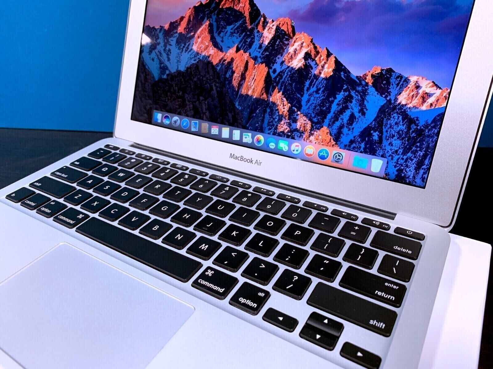 MACBOOK AIR LAPTOP 11
