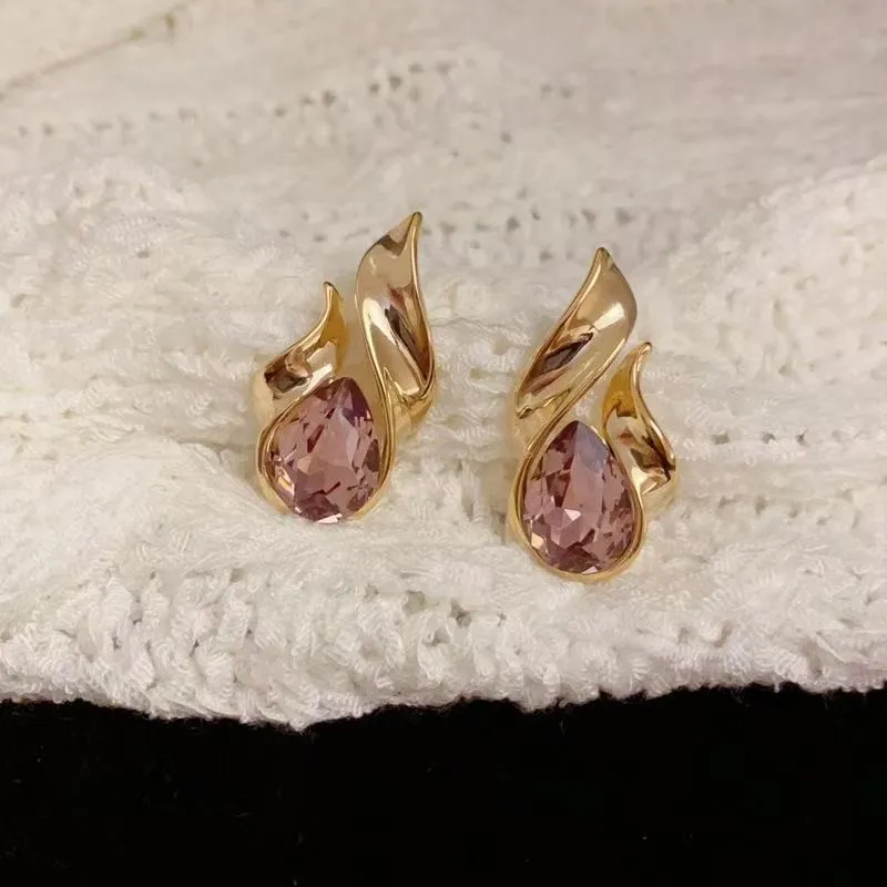 Minimalist fashion earrings 